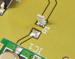 SMT貼片加工中0201元件立碑缺陷的5大根因與深度對(duì)策